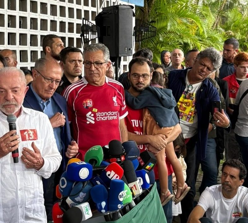Lula destaca mobilizações por democracia após votação em São Bernardo