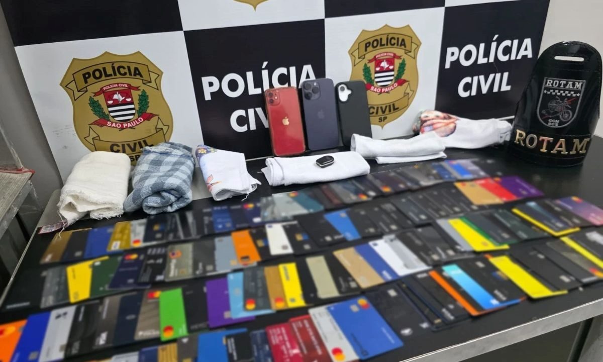 Dupla é presa com 139 cartões em São Caetano por suspeita de golpe