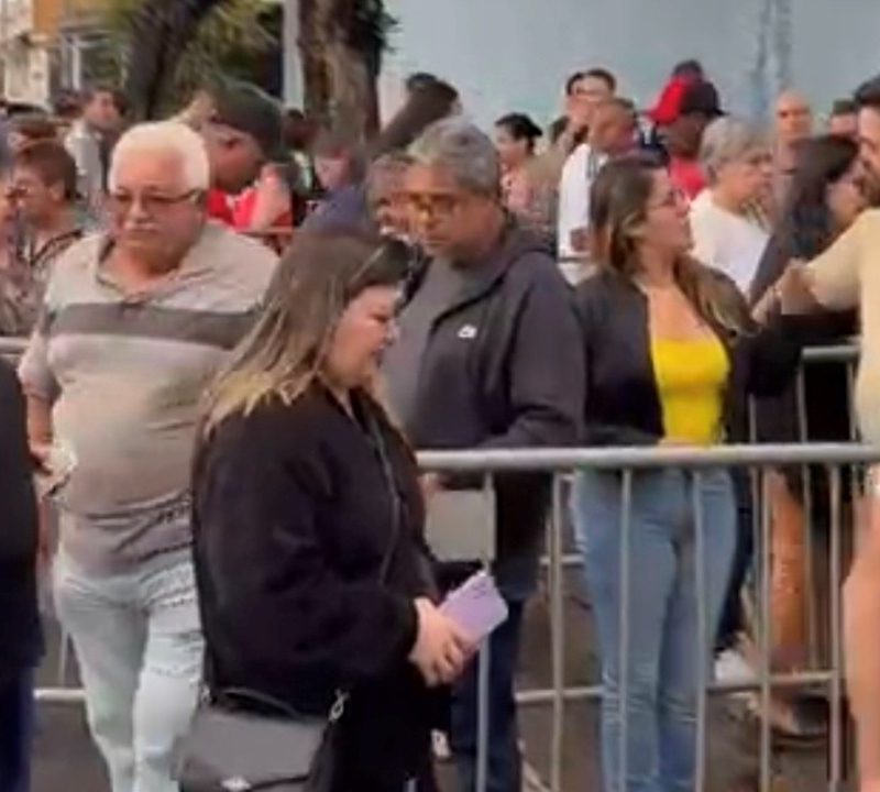 Lula vota em São Bernardo e reforça apoio popular nas eleições
