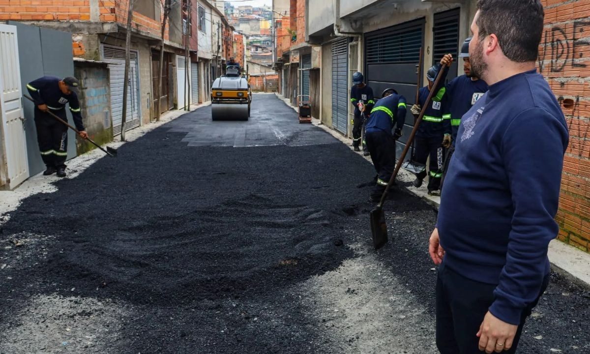 Morro da Kibon recebe asfalto e obras de drenagem em Santo André