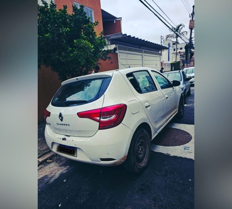 Polícia recupera carro roubado após perseguição entre cidades