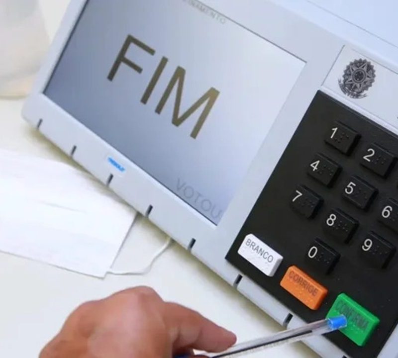 Mulher é detida por filmar voto em Mauá durante eleições
