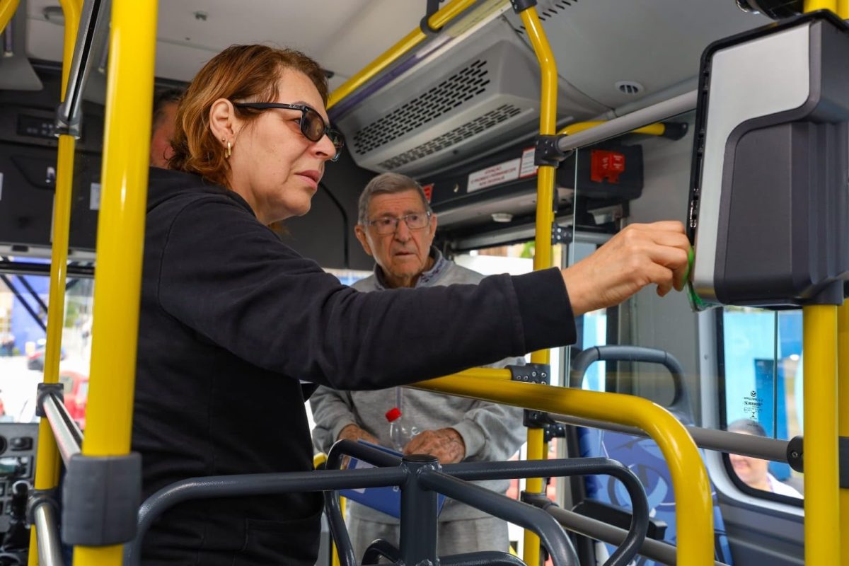 Santo André capacita idosos para prevenir quedas em ônibus