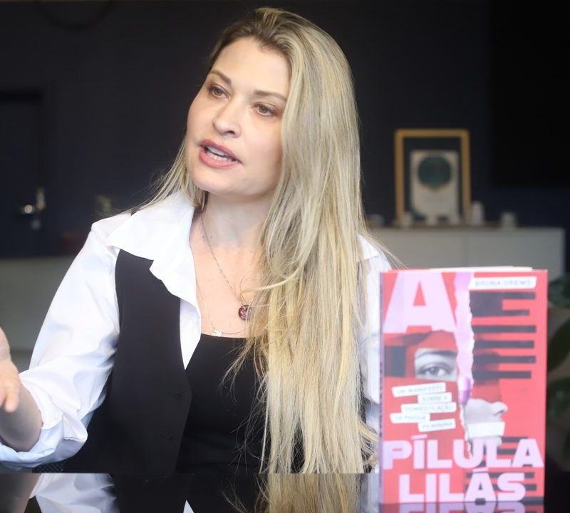 Lançamento de livro aborda a influência da violência de gênero na mulher