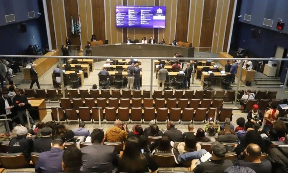 São Bernardo aprova políticas de alfabetização e cidade inteligente